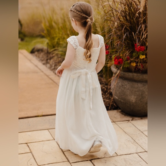 Elegant White Lace Kids 4T / 5T Formal Dress - Picture 13 of 13